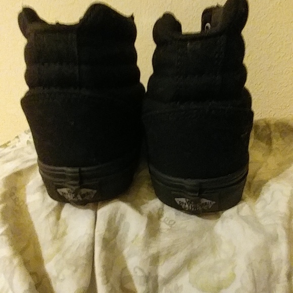 Vans - Picture 2 of 7